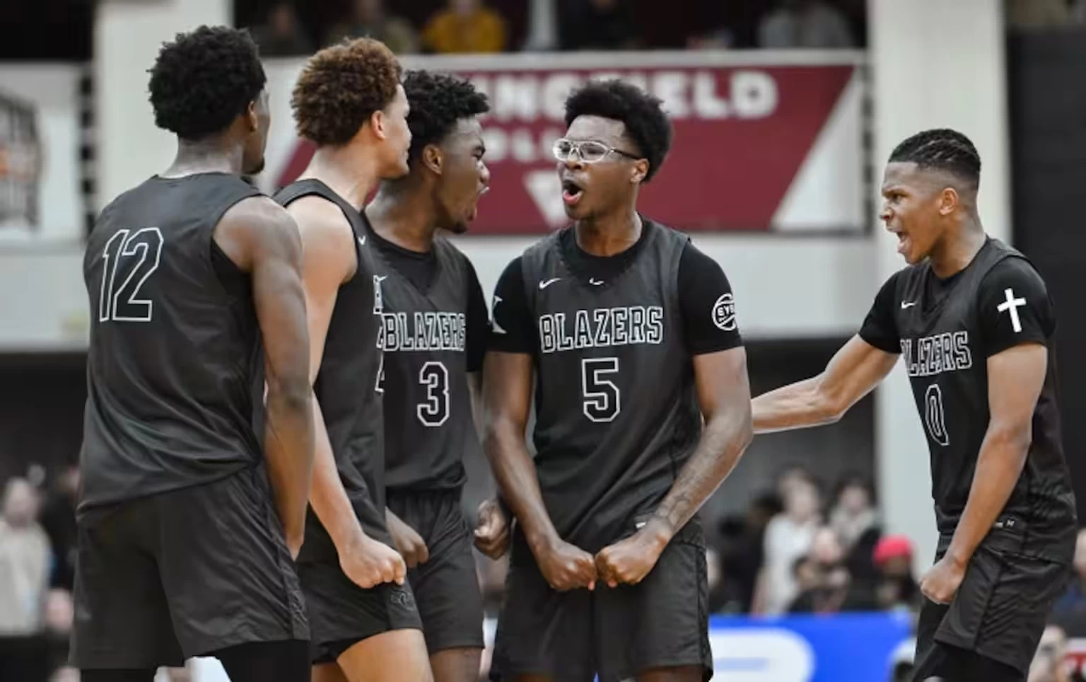 Bryce James tampil untuk Sierra Canyon School di HoopHall Classic pada hari Sabtu, sebuah acara basket sekolah menengah yang diadakan selama akhir pekan