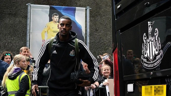 Tinggalkan Newcastle, Isak Malah Latihan di Markas Real Sociedad