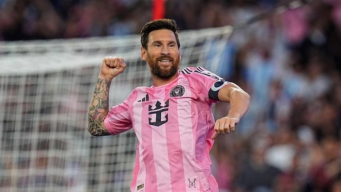 Viral Bocah Dapat Tanda Tangan Messi di Lampu Merah