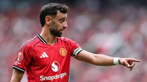 Agbonlahor Kritik Bruno Fernandes, Sebut Ban Kapten MU Lebih Layak untuk Pemain Lain