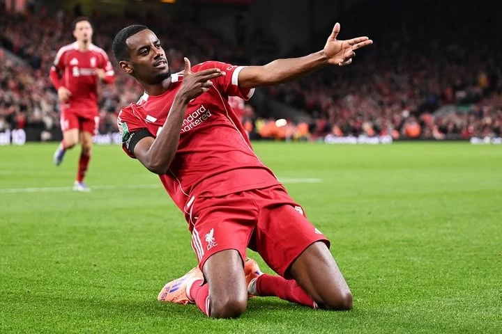 Mo Salah Dituding Risih dengan Kehadiran Isak di Liverpool